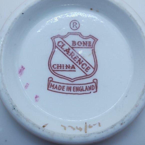 Clarence Tea Cup & Saucer -Red Flowers Pattern 734/67 - Picture 11 of 11